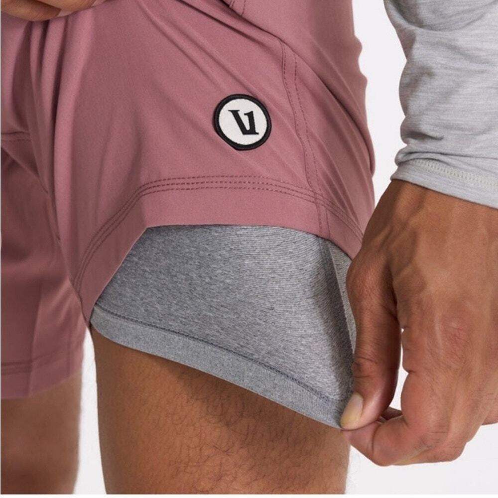 VUORI Men's Kore Short 7" In MARSALA M